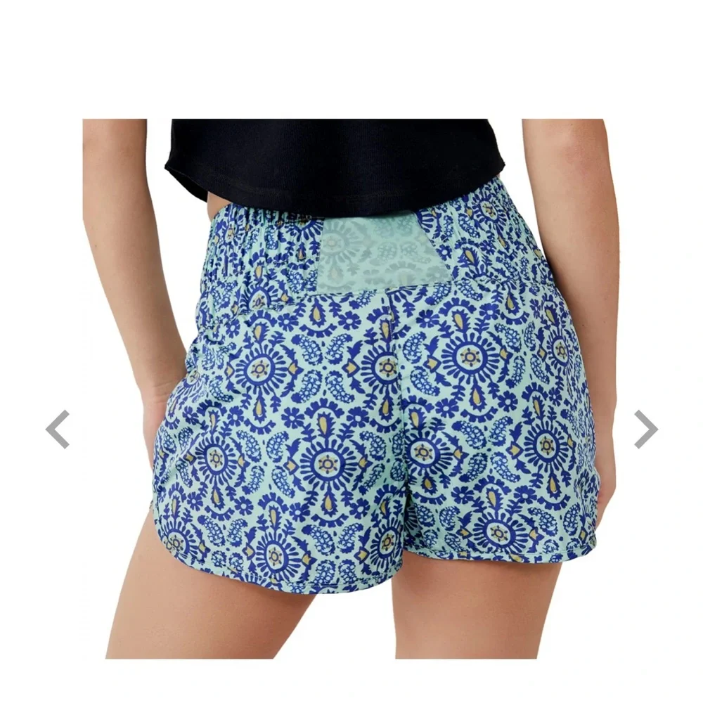 Free People Movement (FP) The Way Home short size Medium - Picture 2 of 6